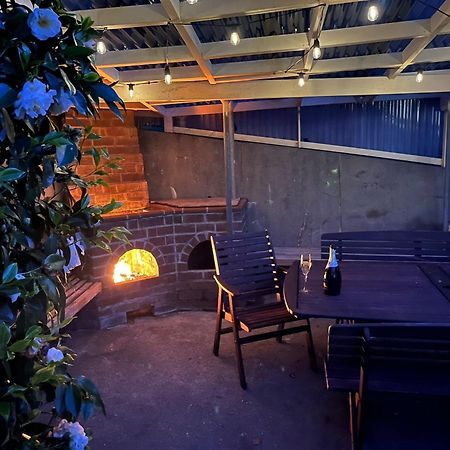 Retro 4 Bedroom Home, Warm And Welcoming, Quiet Location ポリルア エクステリア 写真