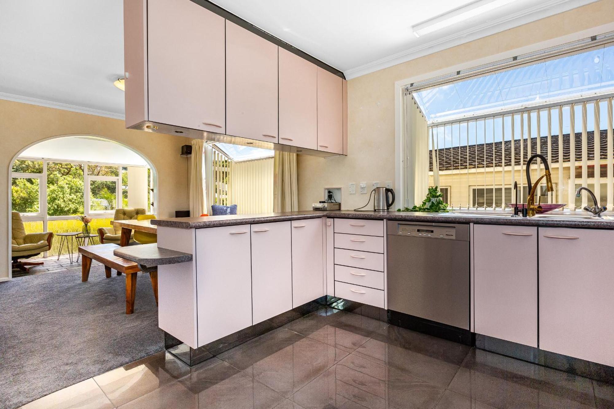 Retro 4 Bedroom Home, Warm And Welcoming, Quiet Location ポリルア エクステリア 写真