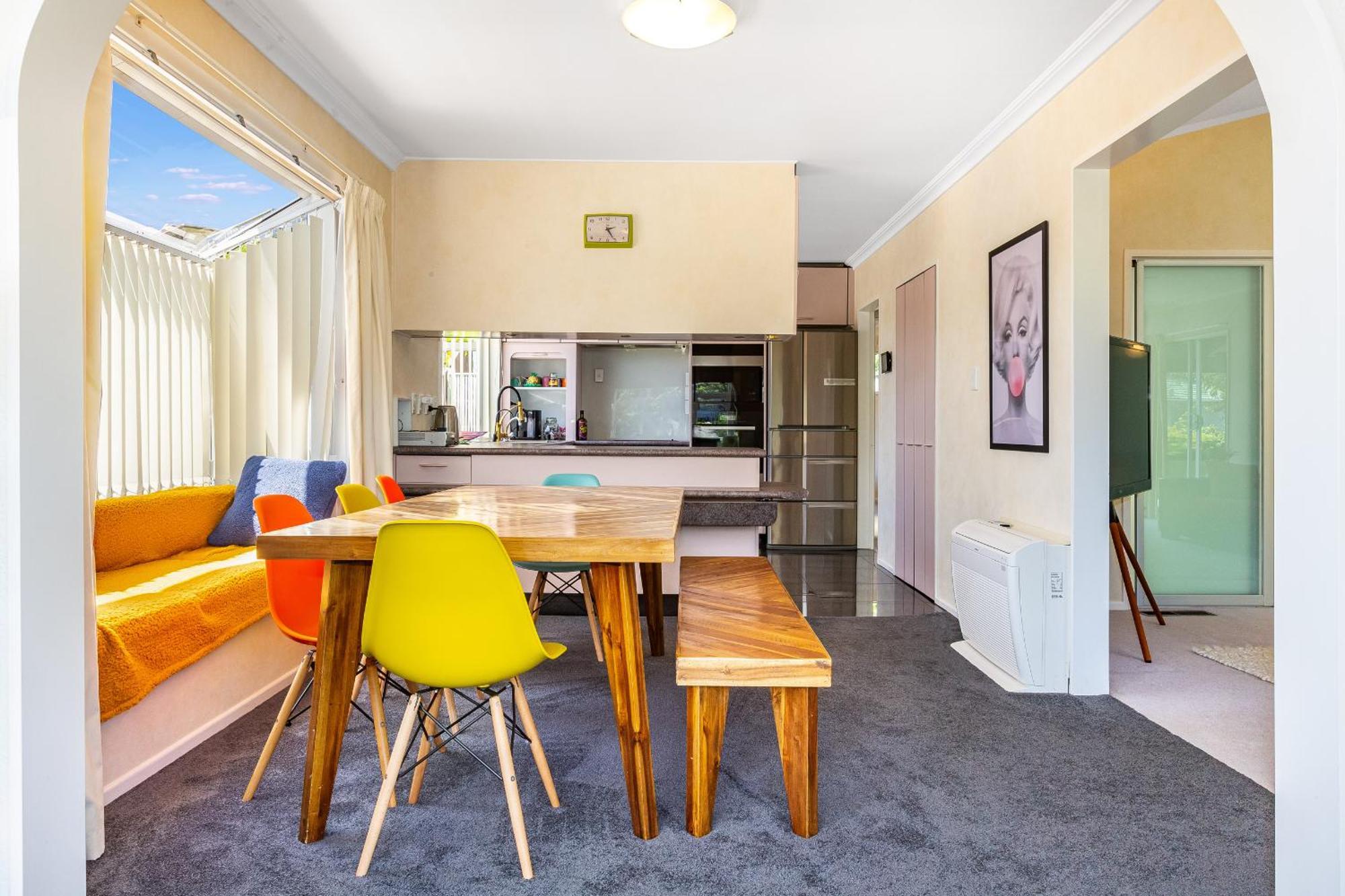 Retro 4 Bedroom Home, Warm And Welcoming, Quiet Location ポリルア エクステリア 写真