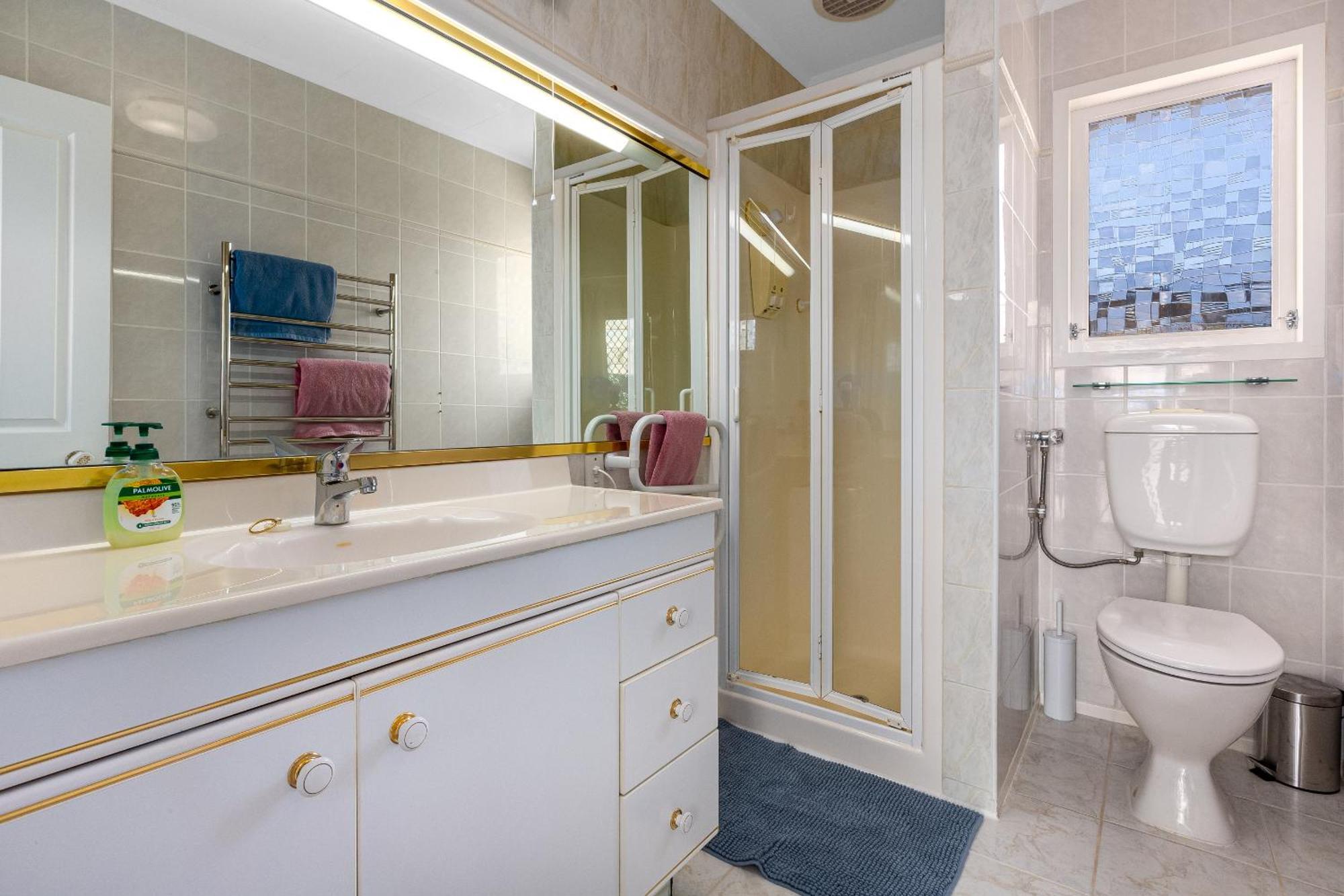 Retro 4 Bedroom Home, Warm And Welcoming, Quiet Location ポリルア エクステリア 写真