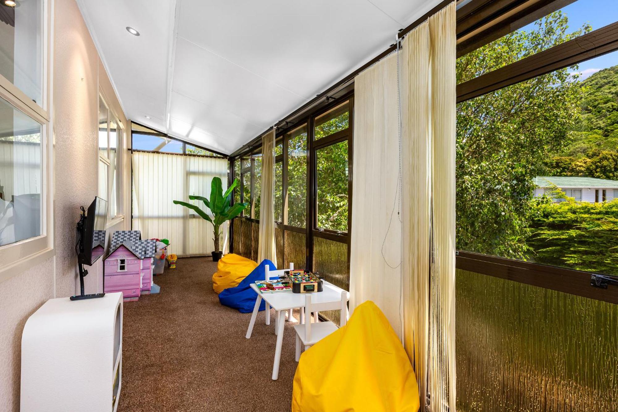 Retro 4 Bedroom Home, Warm And Welcoming, Quiet Location ポリルア エクステリア 写真