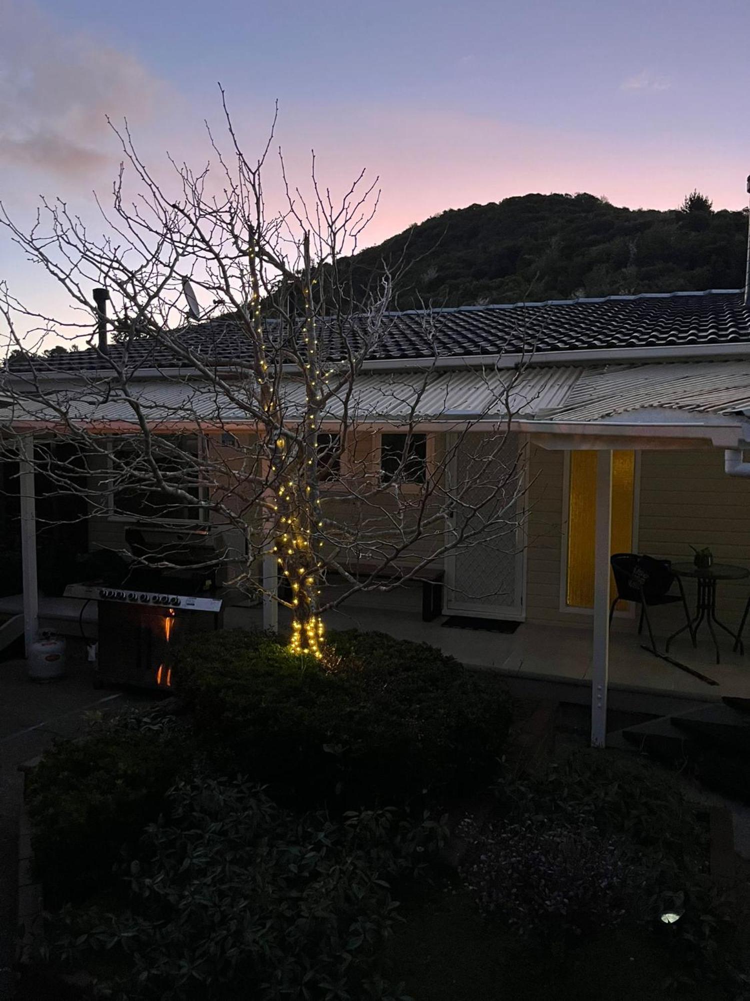 Retro 4 Bedroom Home, Warm And Welcoming, Quiet Location ポリルア エクステリア 写真