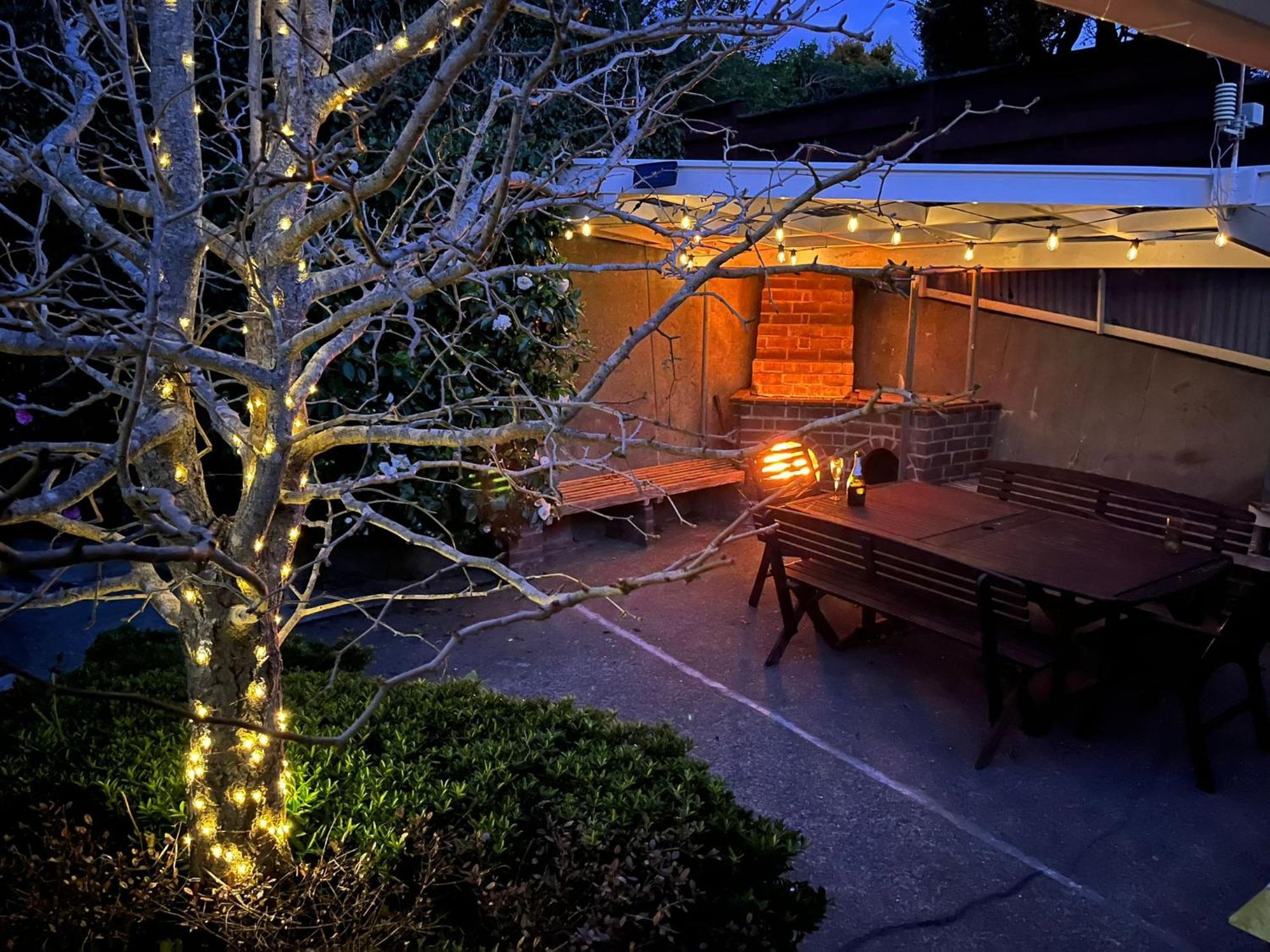 Retro 4 Bedroom Home, Warm And Welcoming, Quiet Location ポリルア エクステリア 写真